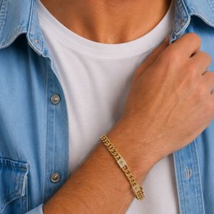 Guess Jewellery: Guess Bracelet 4G Curb Frontiers Gold
