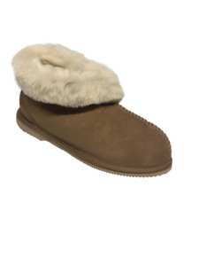 Footwear: Snuggz
