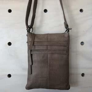 Rugged Hide: Leather Bag - Wendy | Moss