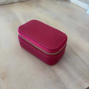 Jewellery Travel Cases: S+G Jewellery Case - Small Rectangular | Hot Pink
