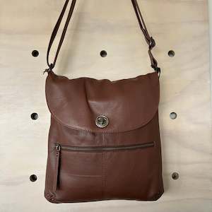 Rugged Hide: Leather Bag - Bianca Brown