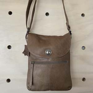 Rugged Hide: Leather Bag - Tayla Latte
