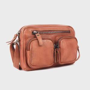 Rugged Hide: Leather Bag - Burnie | Cognac