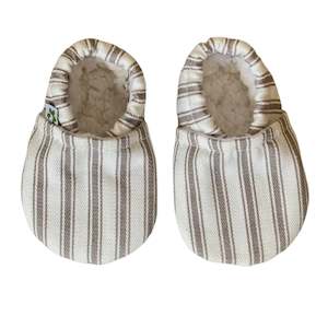 Baby Care: Baby Booties - Stone Ticking