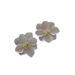 Jewellery Earrings: Fashion Earrings - Pink Gloss Flower Studs