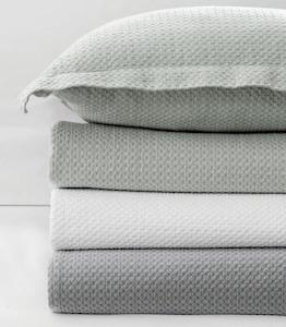 Bedcovers 1: Dotty Bedspread Set