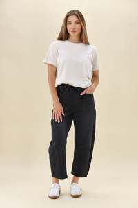 Wakee Barrel Jean Black