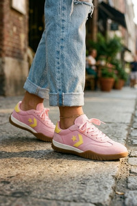 Converse: Converse Run Star Trainer Ok Bloomer Sunny Outlook Gum