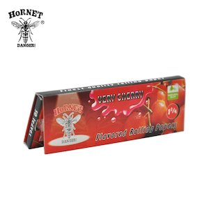 Flavoured Rolling Papers: Hornet Rolling Paper 1 1/4 - Very Cherry