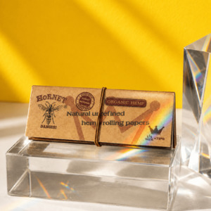 Hornet: Hornet Organic Hemp Brown Rolling Papers 1 1/4 + Tips