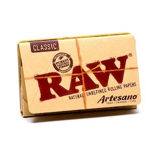 Rolling Papers With Tips: RAW Classic Artesano 1 1/4 Papers+Tips