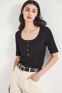 SS24-25: The Lila Tee in Black