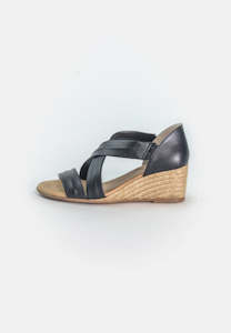 Pinaz: 517/5-Wedged sandal with heel in and rope detail on sole