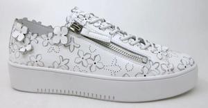 Django & Juliette Leere