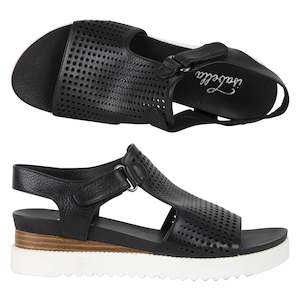 Isabella: Isabella Holloway