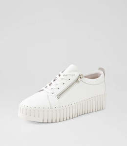 Django & Juliette Bump