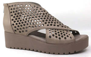 Wedges: Django & Juliette Orma