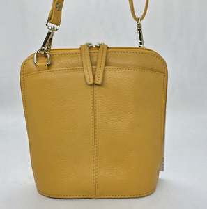 Accessories: Baron Parris Handbag 23822-7 Y