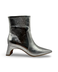 Zoe Kratzmann: Duel Boot By Zoe Kratzmann - Sterling