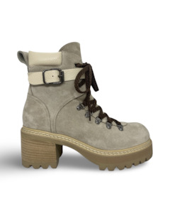 Boots: 9206B By Laura Bellariva