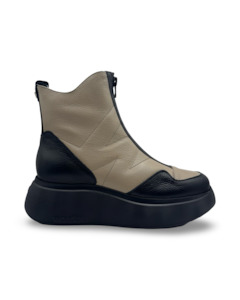 Boots: Ashley By Wonders - Taupe