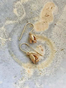 Accessories: Lilly Flower Earrings