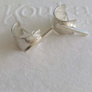 Products: Sterling Silver Curve With Bar - Earrings