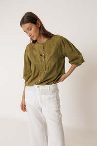 Womenswear: Shirt with Schiffli Embroidery