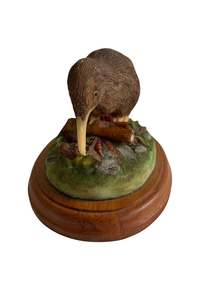 Frontpage: Southern Scenes NZ made kiwi figurine