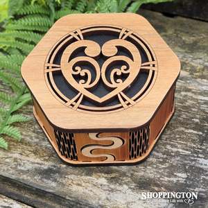 Souvenirs: NZ Made Wooden Hexagon Box / Heart
