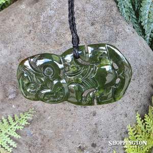 Pounamu Greenstone: Pounamu Side Hung Tiki