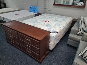 Products: Beautyrest Queen 6-Piece Bedroom Suite - Zone