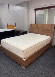 Simmons Beautyrest Zeus Queen Bed - Zone