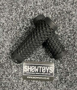 Handlebars: Harley Waffle Grips