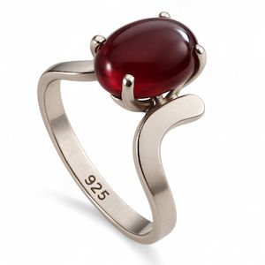 Total Stock Over 0 Items: Oval Garnet .925 Genuine Silver Ring