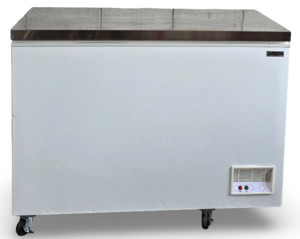 Used Commercial Kitchen Equipment: Delta ERD122 Chest Freezer