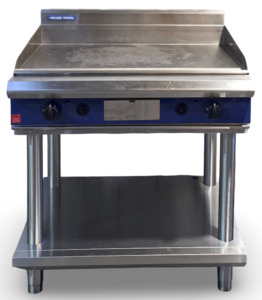Used Commercial Kitchen Equipment: Blue Seal GP516-LS Griddle