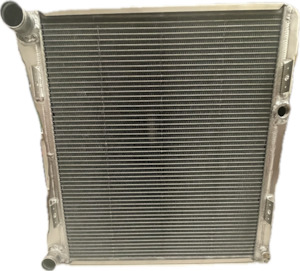 Radiators: SRP RADIATOR. DIRT MODIFIED TYPE, LITE WEIGHT RE NORTHEAST CAR. 2 PASS /TOP-BOTTOM BEING RIGHT SIDE.
14 LBS EMPTY.