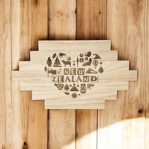 Friends: New Zealand Theme Heart Sign