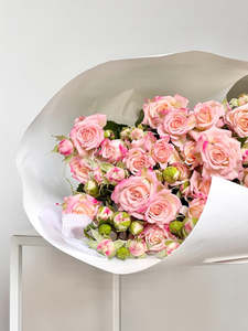Bouquets: Simply Spray Roses