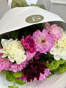 Bouquets: Simply Dahlia Delight