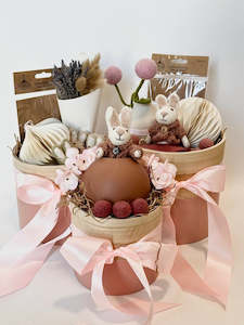Easter: Pink Easter Gift Hampers