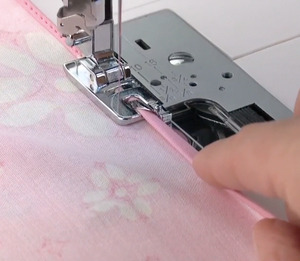 Products: Rolled Hem Snap-on Presser Foot - Singer Presser Feet