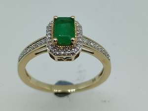 Diamond Rings: Emerald & Dia Cluster Ring 0.12ct tdw RJ018Y9ED