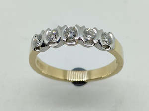 Diamond Rings: 9ct 5 Stone Diamond Ring L18769D
