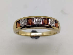 Diamond Rings: 9ct Garnet & Diamond Ring 5RG1018