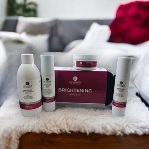 La Clinica Brightening Skin Care Kit