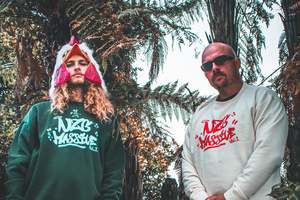 NZG Massive Crew - White/Red