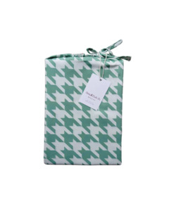 Fitted Sheet and Pillowcase Set: Sheet Set - Fitted Green Houndstooth and Pillowcase