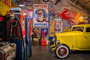 Souvenirs: Hot Rod Garage Glass Print